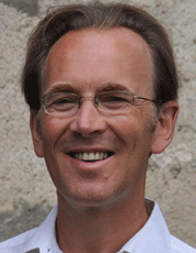 Face aux nouvelles tendances du web 2.0 et des réseaux sociaux et à la forte poussée de l’utilisation de terminaux mobiles dans la sphère personnelle et professionnelle, qui s’imbriquent de plus en plus, le CRM classique doit évoluer