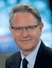 Ce polytechnicien belge succède au poste de directeur de la stratégie à Yohann Leroy, qui devient directeur technique adjoint en charge de l’ingénierie du spécialiste européen des télécommunications par satellite. Après avoir débuté sa carrière chez Bouygues, il intègre le cabinet McKinsey, dont il devient directeur associé en 2004.