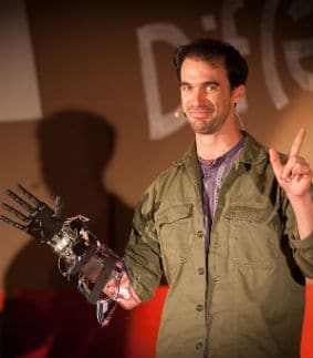 Nicolas Huchet, porteur du projet Bionicohand. © Flickr/TEDxRennes