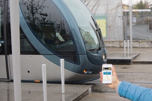 tramway-iphone-smart-city-transport-article