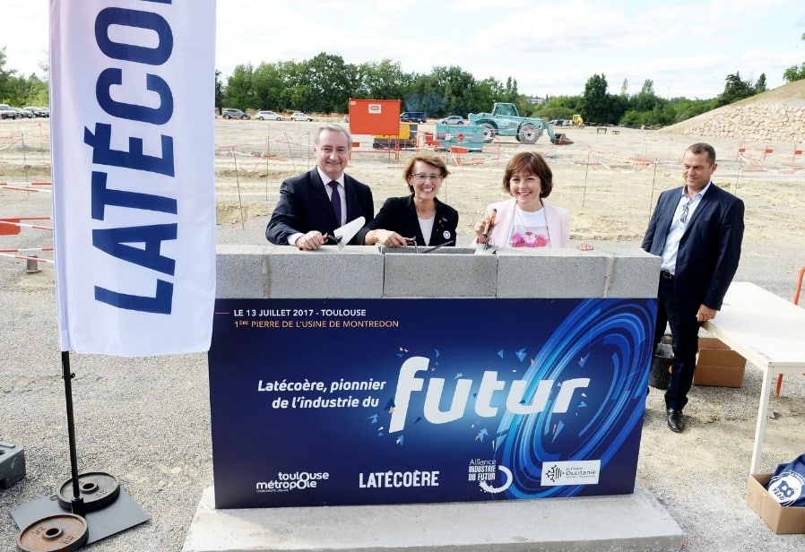 13 juillet 2017. De gauche à droite : Jean-Luc Moudenc (maire de Toulouse), Yannick Assouad (directrice générale du groupe Latécoère) et Carole Delga (présidente de région) lors de la pose de la première pierre de la future usine 4.0 de Latécoère à Toulouse-Montredon. (DR)