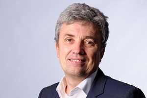 Gilles Vermot Desroches est directeur du développement durable et directeur général de la Fondation de Schneider Electric