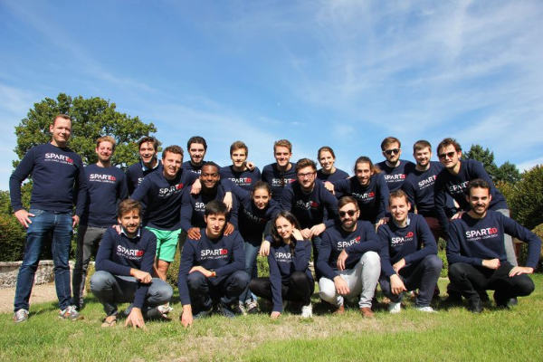 Développée en marque blanche, la solution Sparted permet aux entreprises de créer des programmes de formation sur mesure, interactifs et ludiques pour entretenir et améliorer les connaissances et les réflexes opérationnels des collaborateurs de terrain.