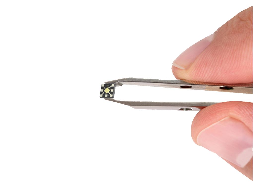 Cette petite puce peut être placée dans n’importe quel objet électronique. Elle permet de détecter un gaz parmis d’autres tels que l’ozone, le monoxyde de carbone ou le COV. | © Nanoz