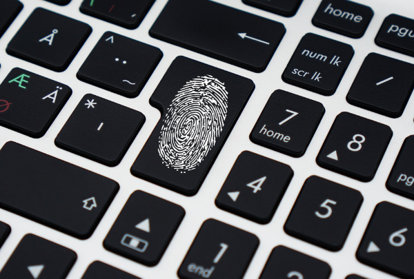 Dashlane remplit et stocke automatiquement vos mots de passe, données personnelles et détails de paiement afin de vous aider à gérer, superviser et protéger votre identité numérique.
