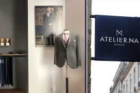 Atelier.NA est la 1ère marque de chemise et costume sur-mesure accessible à tous, grâce à une technologie unique de prise de mesure 3D.