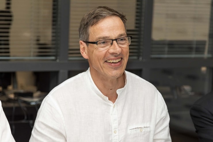 Laurent Borella, directeur des partenariats santé de Malakoff Mederic « La Il y a un contexte de risque de disruption par l’avènement du digital et des GAFA. Et en tant que métier de santé prévoyance, nous nous efforçons de ne pas nous faire marginaliser et de conserver des marges de manœuvre. Culturellement, il est difficile pour les acteurs historiques du monde de l’assurance de créer facilement de l’innovation juste en interne. Aujourd’hui le salut est donc dans les partenariats notamment par le biais des start-ups qui sont un vrai levier d’accélération. Aujourd’hui innover signifie prendre des risques, comme un start-upper! »