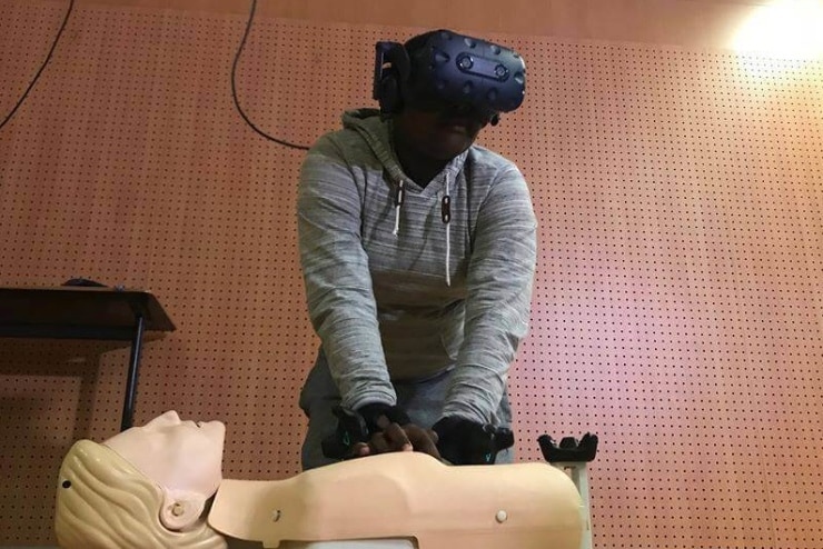 Créée en mars 2018, PLS Experience propose « D'un Seul Geste », une formation en réalité virtuelle aux gestes qui sauvent. La solution favorise la mémorisation de gestes réflexes et le passage à l'action.