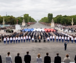 4 300 femmes et hommes ont défilé à pieds sur les Champs-Elysées ce 14 Juillet, On dénombrait également 67 avions ; 40 hélicoptères ; 196 motards et 237 chevaux… (photo Elysée)