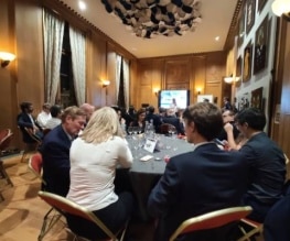 Les participants au cercle des partenaires du numérique du 9 octobre dernier ont assisté à une table ronde puis ont partagé à leurs tables sur leurs propres expériences de synergies entre entreprises et acteurs de l’enseignement.