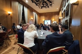 Les participants au cercle des partenaires du numérique du 9 octobre dernier ont assisté à une table ronde puis ont partagé à leurs tables sur leurs propres expériences de synergies entre entreprises et acteurs de l’enseignement.