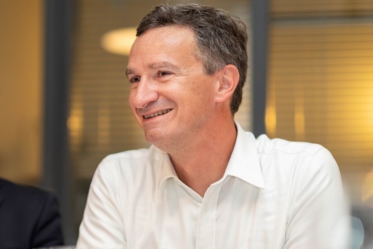 Emmanuel Bonnet, DSI, Conseil Départemental des Hauts-de-Seine « La DSI pilote la dématérialisation et accompagne les métiers dans la mise en place d’une vision « citoyen-centrique ». Reste qu’elle doit tenir compte de nombreuses contraintes et législations dans ce domaine, en matière de RGPD notamment. Elle doit également avoir une approche frugale dans une logique de maîtriser toujours les coûts. »