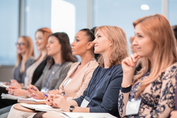 Reconversion des femmes dans le numérique : Syntec Numérique accélère