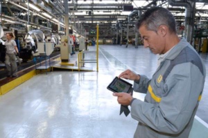 Les deux entreprises prévoient de lancer un programme de formation visant à développer les compétences des collaborateurs du Groupe Renault dans le digital. Crédits photo : Ignacio Nacho Gallego.