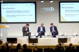 Geoffroy Roux de Bézieux et Vincenzo Vinzi à l'ouverture de la conférence sur l'autonomie stratégique des entreprises.