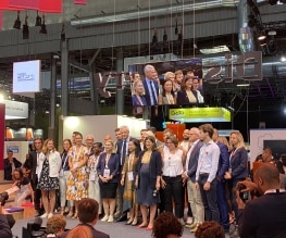 Bruno Le Maire et Clara Chappaz entouré des lauréats du Green20 sur la Discovery stage de Vivatech 2022.