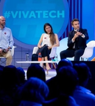 Emmanuel Macron, en présence de dirigeants de start-up lors du salon Vivatech 2022