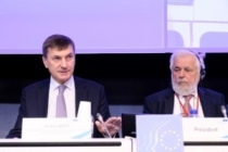 IA : l’Europe vise l'investissement et l’éthique