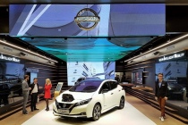 Le « Nissan City Hub », implanté sur 200 mètres carrés à Vélizy 2 (source : Vélizy Info), préfigure un nouveau mode de distribution des véhicules (DR).