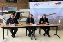 Signature d'un MOU pour l'installation de bornes de recharge électrique pour avions à Toussus le Noble (Groupe ADP A. Jensen)